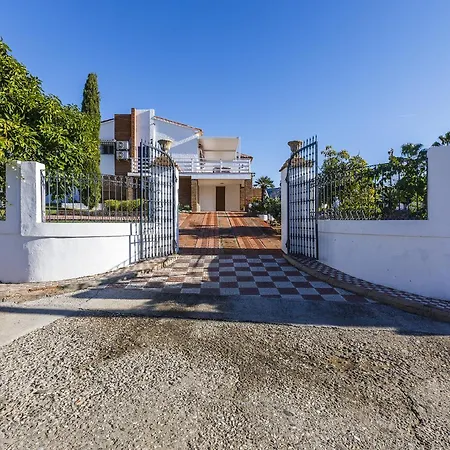 Tamarindos - Stunning With Private Pool & Outside Space- Lual Villa