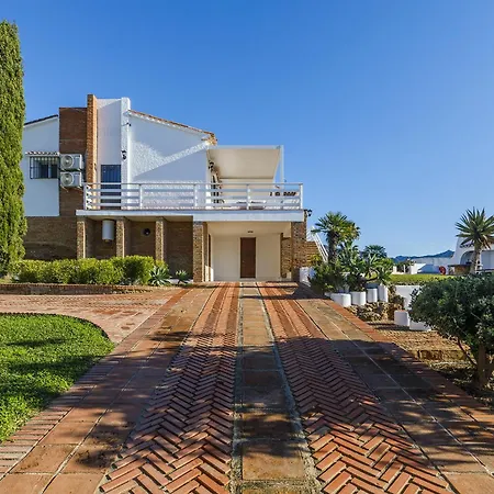 Tamarindos - Stunning With Private Pool & Outside Space- Lual Nerja